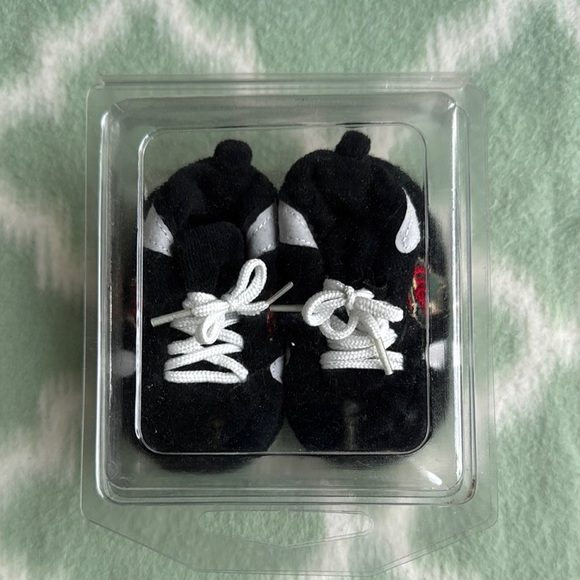 NEW NHL Minnesota Wild Black Baby Booties with White Laces - Picture 1 of 3